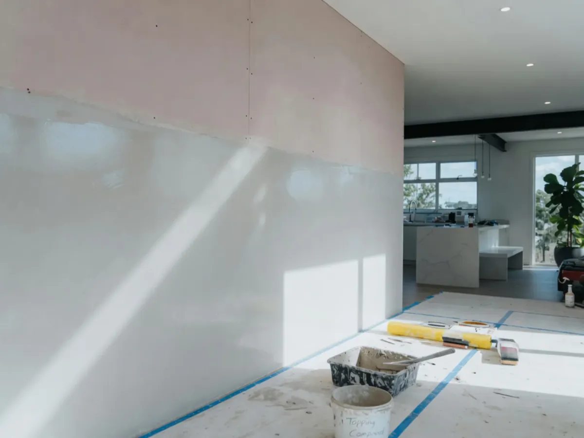 Partial Level 5 skim coat on plasterboard with topping compound on an Auckland renovation floor, Tomar Contracting Auckland