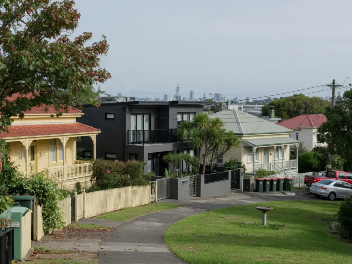 Priority Auckland painting area pages, Tomar Contracting